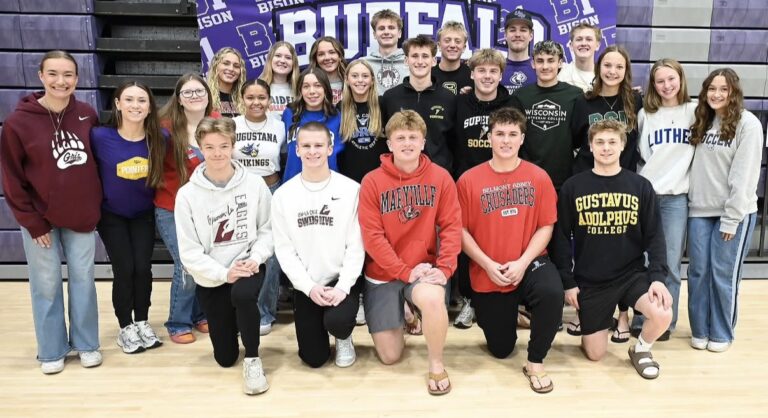 BHS Athletes Pose on Decision Day