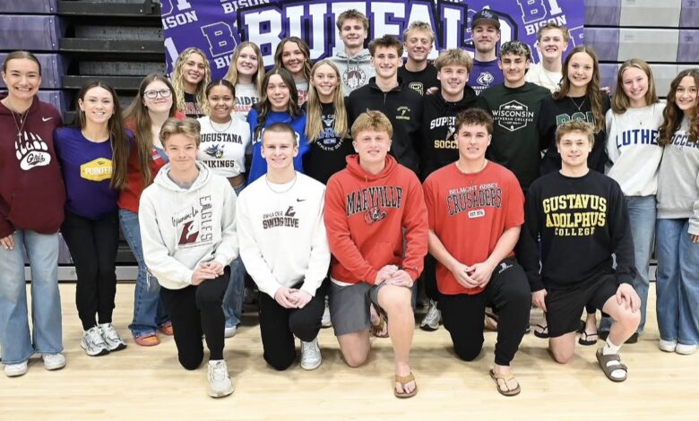 BHS Athletes Pose on Decision Day