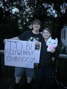 Jenner Gorton asks Madilynn Klingman to homecoming with a 'fugler' sign