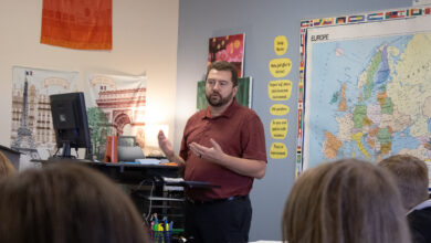 Mock Trial Coach Jason Swanson talks to students who are interested in joining Mock Trial in the second of two BASE meetings on October 7.